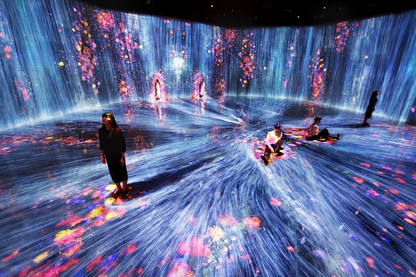 teamLab, Universe of Water Particles, Transcending Boundaries © teamLab      [Contributed By teamLab]