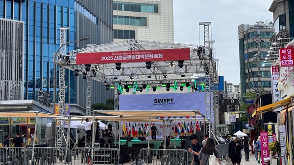 Sinchon's at a Crossroads < Photo Essay < Photo < 기사본문 - The
